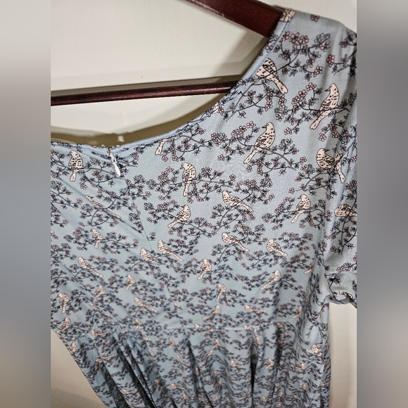 Plus Womens Bird Pattern Dress - Picture 2 of 8